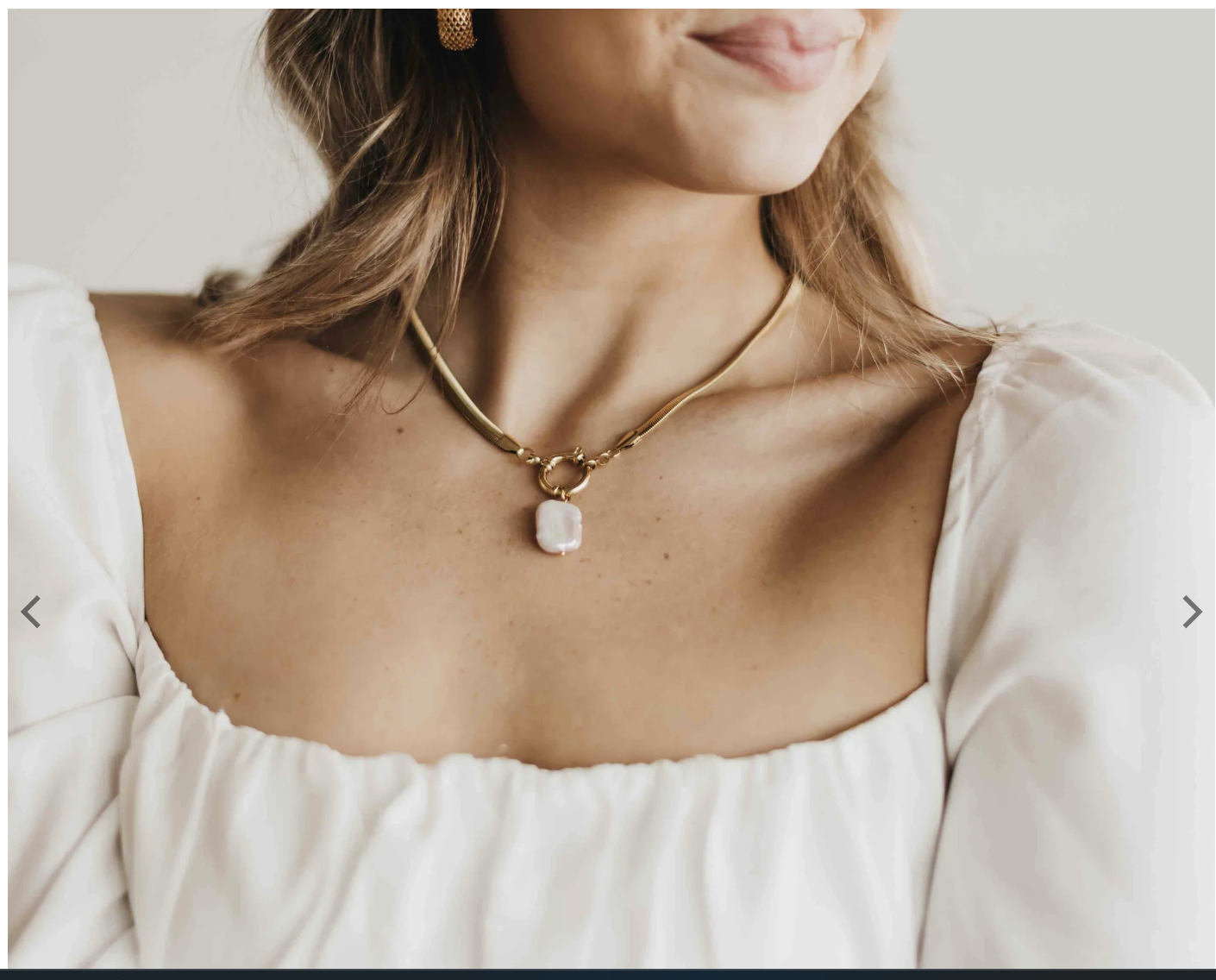 Mother of Pearl Necklace Gold