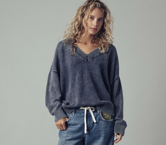 Contrast Trim V-Neck